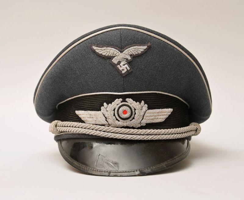 GERMAN WWII LUFTWAFFE OFFICERS VISOR CAP.