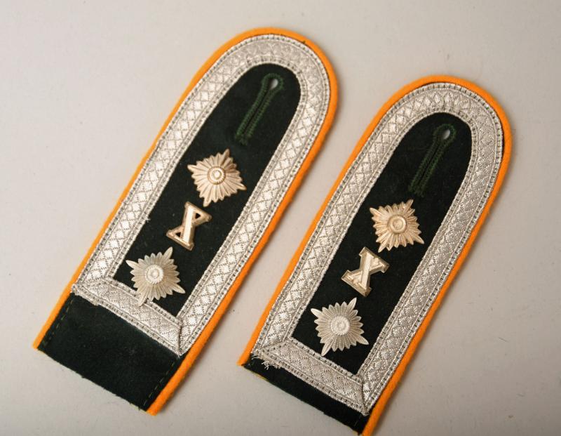 GERMAN WWII ARMY 10TH CORPS CAVALRY SHOULDER BOARDS.