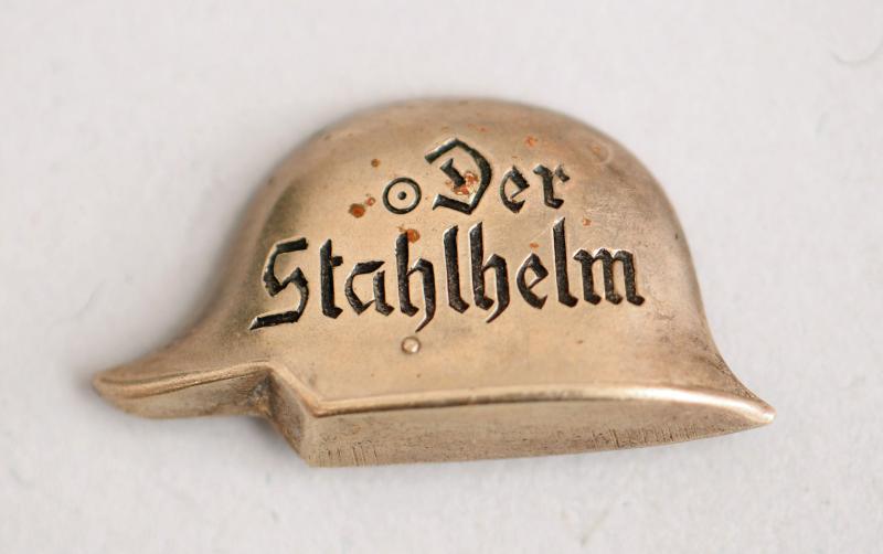 GERMAN WWII DER STALHELM BADGE.