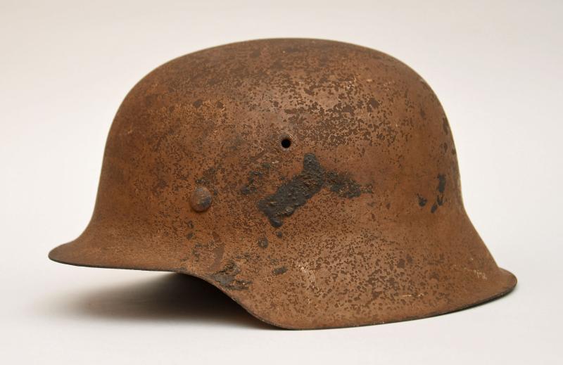 GERMAN WWII M.42 CAMOUFLAGE COMBAT HELMET.