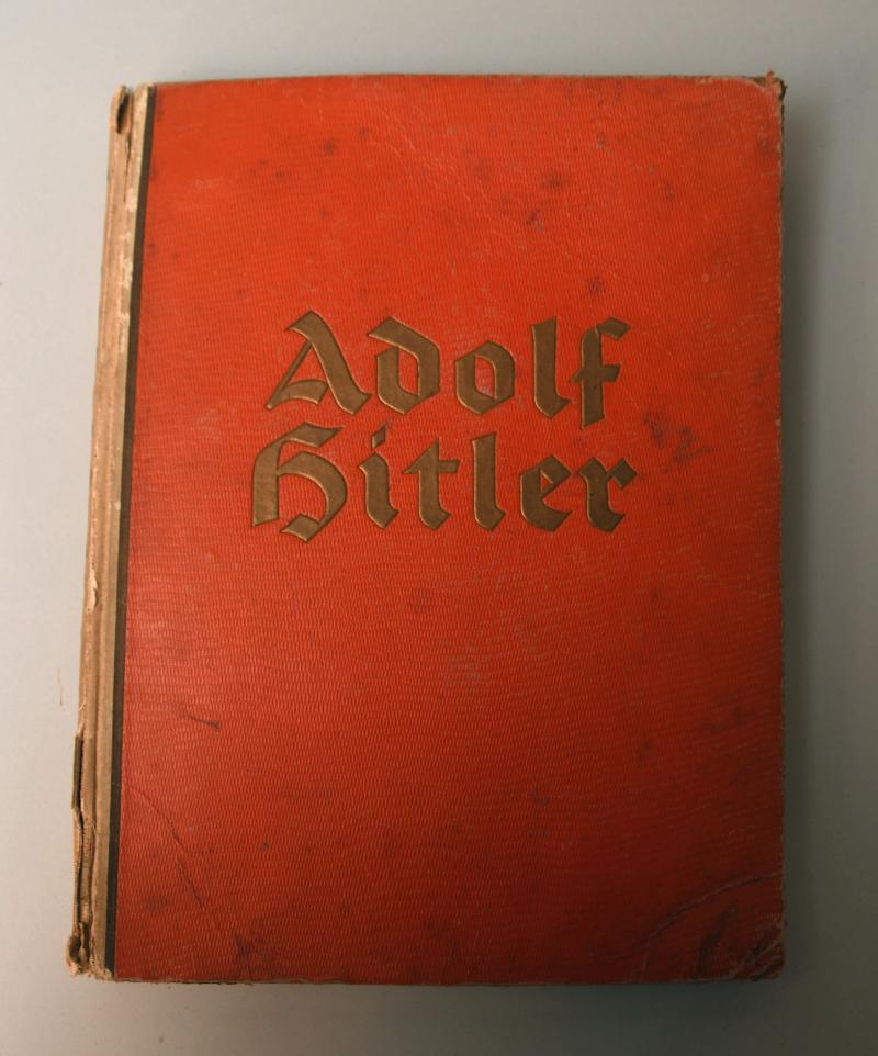 GERMAN WWII ADOLF HITLER CIGARETTE CARD BOOK.