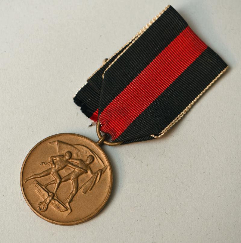 GERMAN WWII ENTRY INTO CZECHOSLOVAKIA MEDAL.