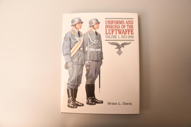 GERMAN WWII  UNIFORMS AND INSIGNIA OF THE LUFTWAFFE VOLUME 1.