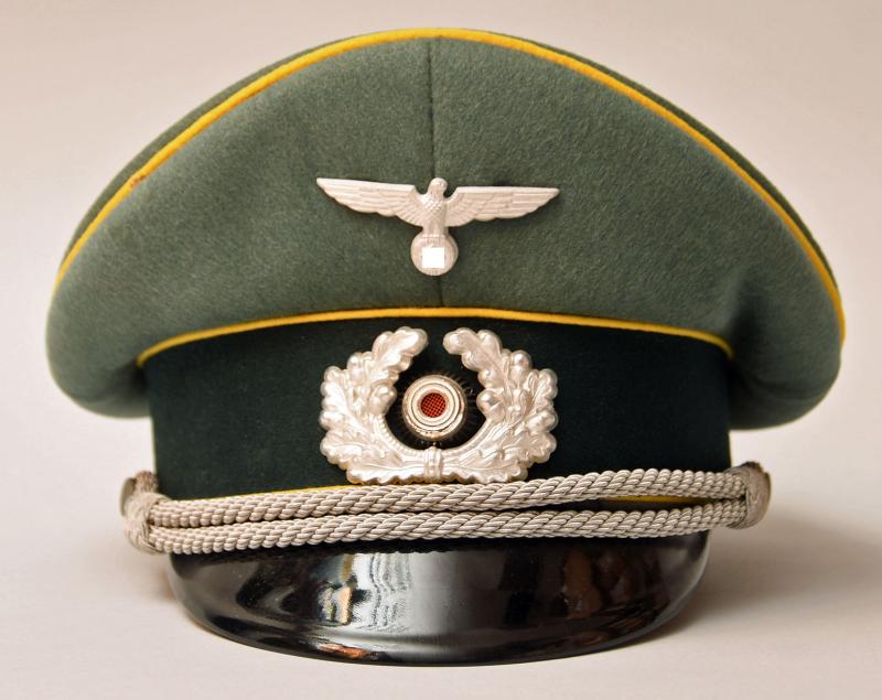 GERMAN WWII SIGNALS OFFICERS VISOR CAP.