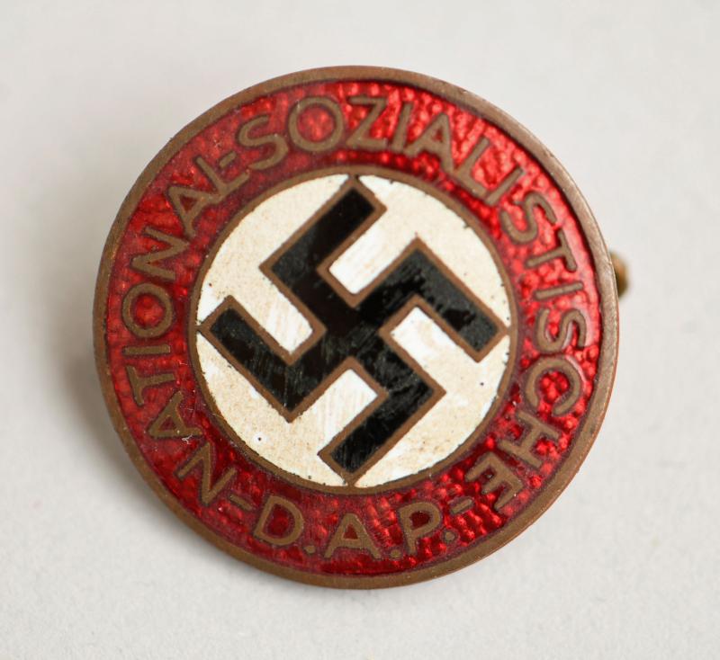 GERMAN WWII NSDAP MEMBERSHIP BADGE.