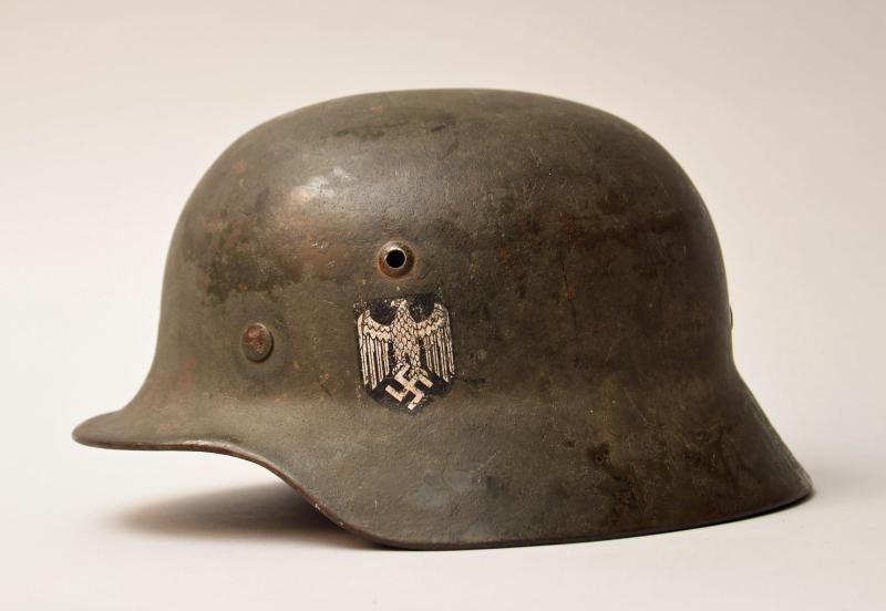 GERMAN M.35 DOUBLE DECAL COMBAT HELMET.