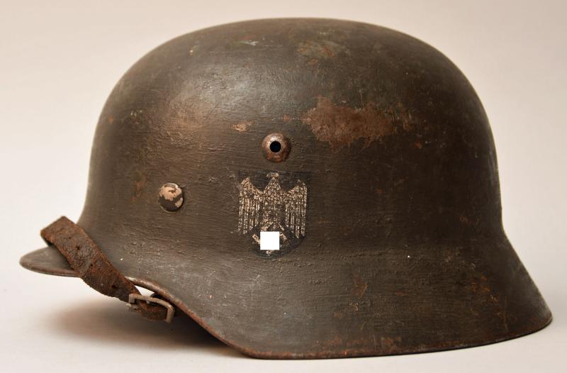 GERMAN WWII  M35 DOUBLE, NOW SINGLE DECAL COMBAT HELMET.