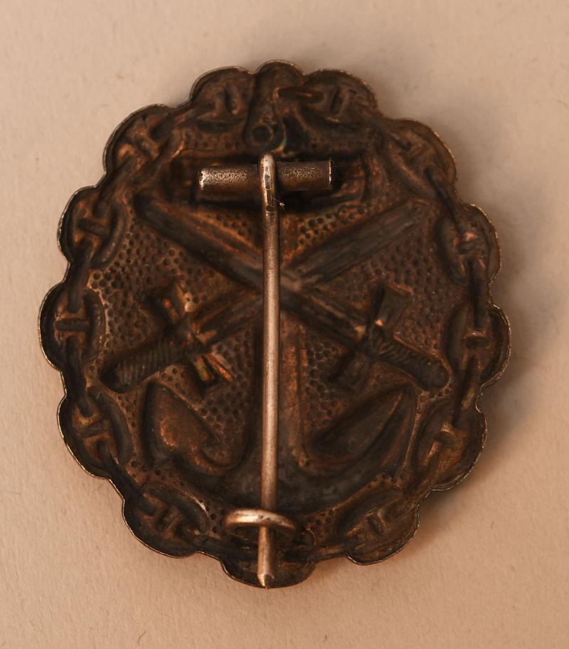 GERMAN WWI NAVAL WOUND BADGE IN SILVER.