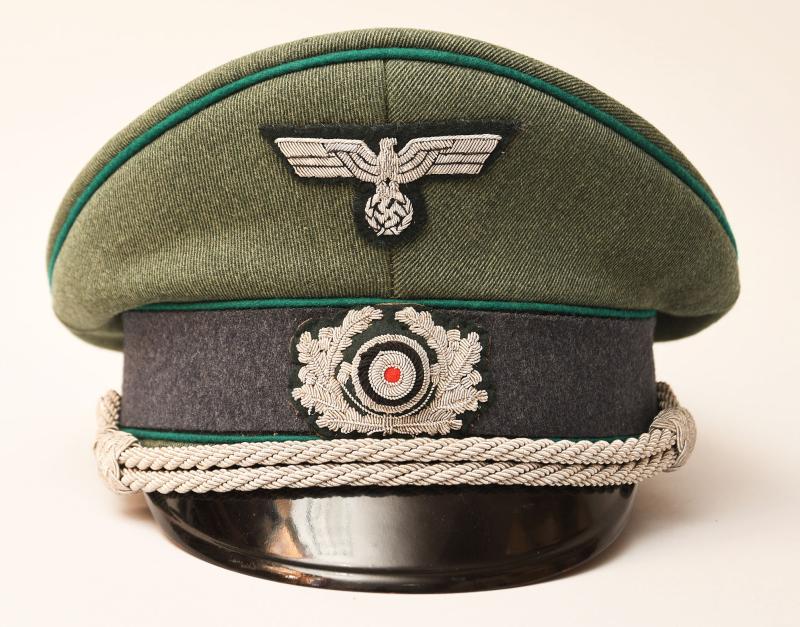 GERMAN WWII ARMY SONDERFUHRER OFFICERS VISOR CAP WITH UNUSUAL CONSTRUCTION.