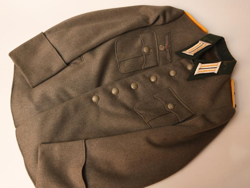 GERMAN WWII ARMY CAVALRY OBERLEUTNANT TUNIC.