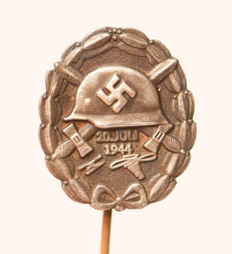 GERMAN WWII 1944 WOUND BADGE MINIATURE.