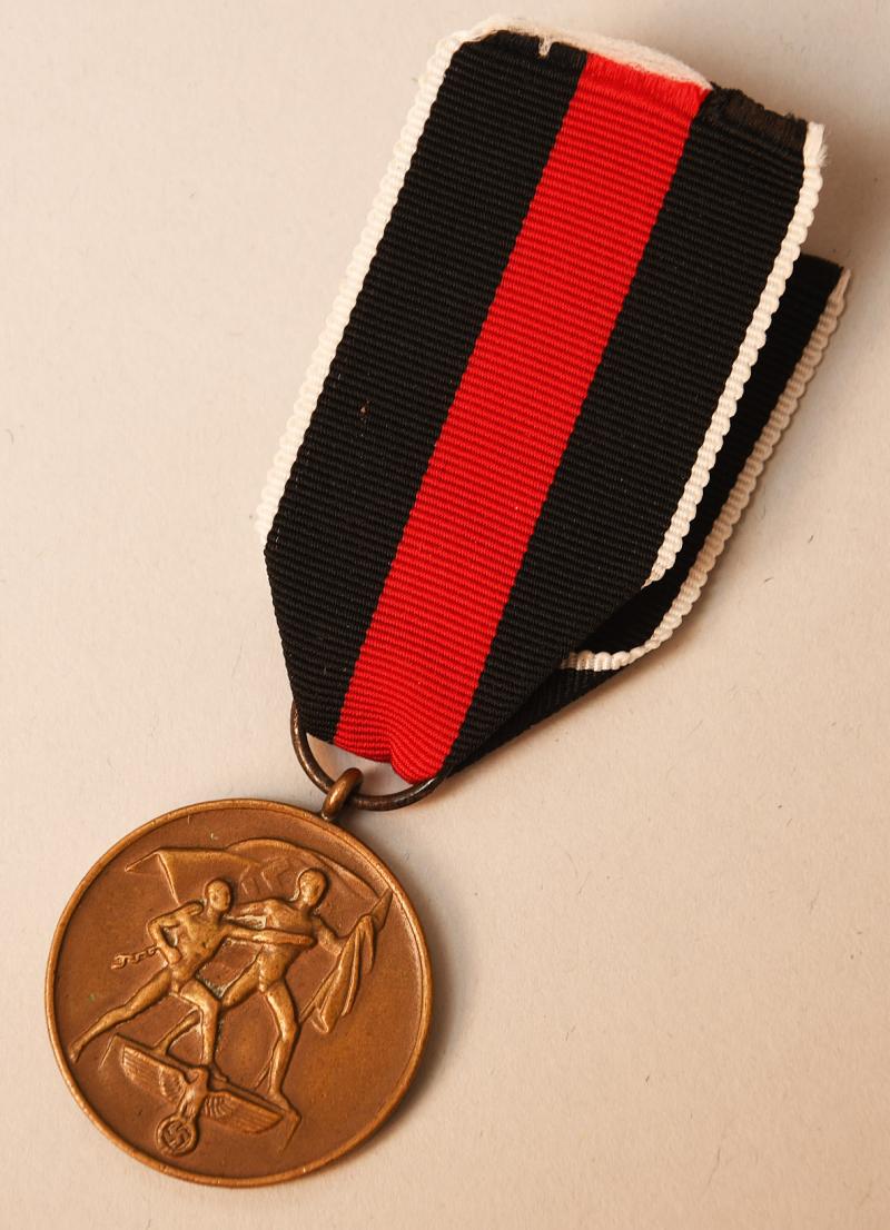 GERMAN WWII ENTRY INTO CZECHOSLOVAKIA MEDAL.