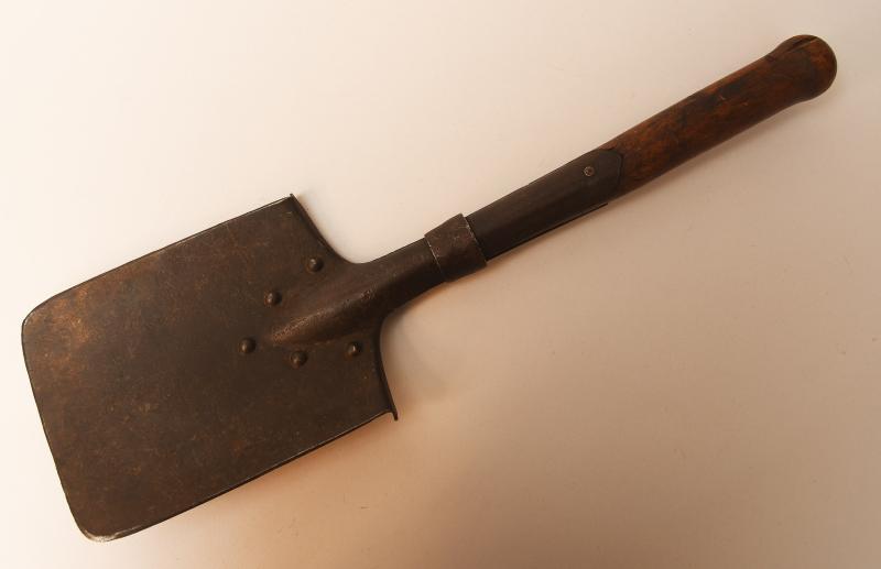 GERMAN WWI 1915 DATED ENTRENCHING TOOL.