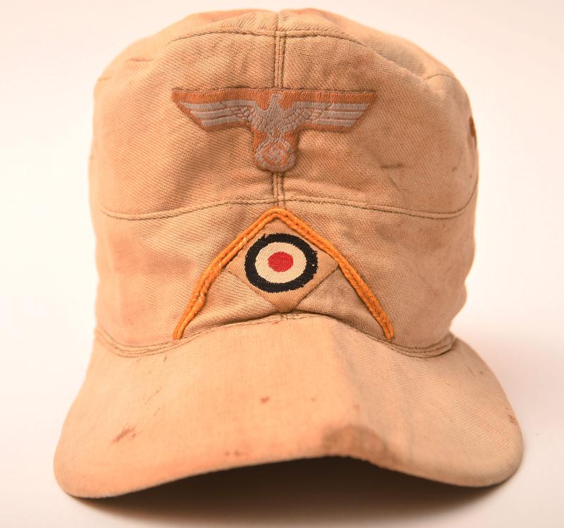 GERMAN WWII AFRIKA KORPS M40 VISORORED FIELD CAP.