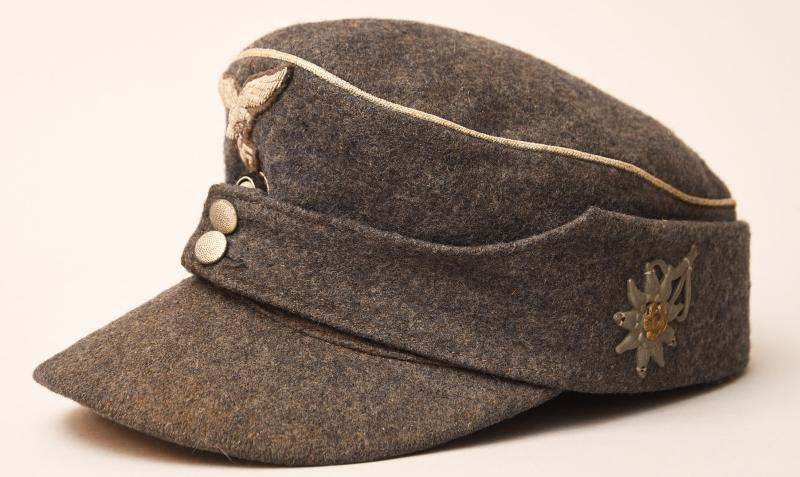 GERMAN WWII LUFTWAFFE M.43 OFFICERS PEAK FIELD CAP.