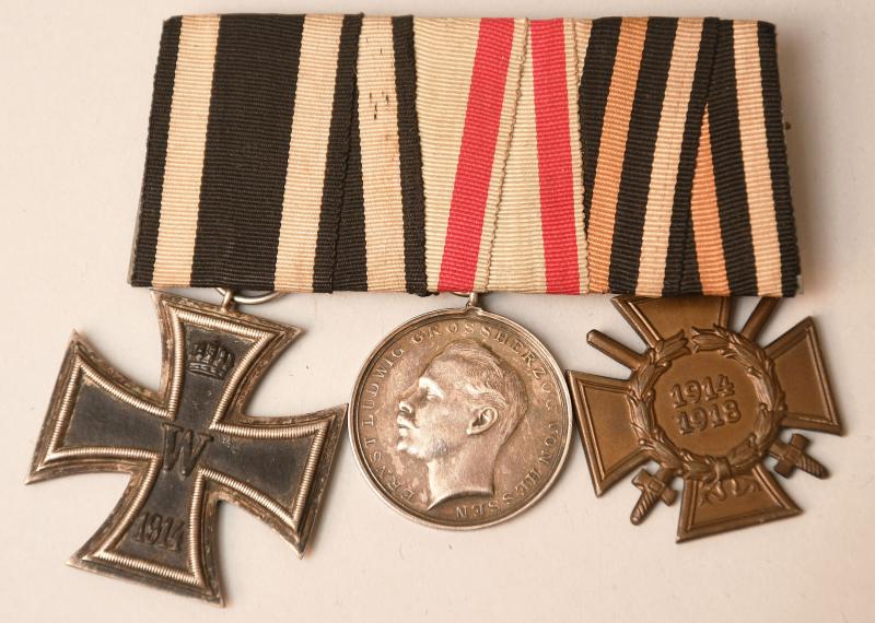 GERMAN WWI TRIO MEDAL GROUP.