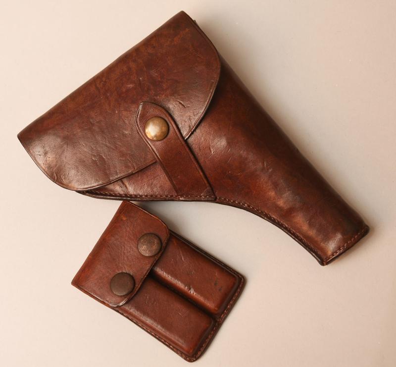 BRITISH WWI OFFICERS PRIVATE PURCHASE HOLSTER AND POUCH SET.