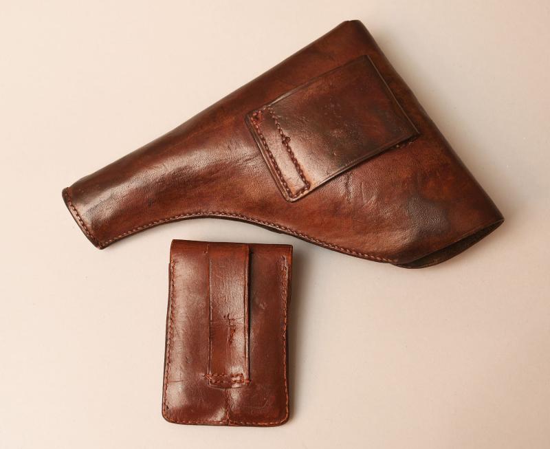 BRITISH WWI OFFICERS PRIVATE PURCHASE HOLSTER AND POUCH SET.