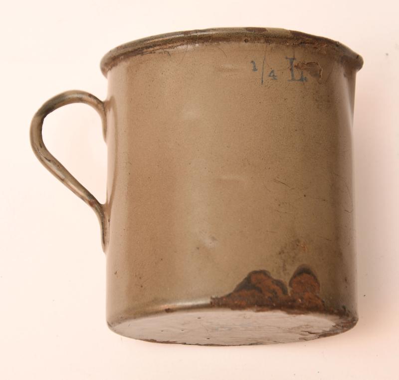 GERMAN WWI SOLDIERS DRINKING MUG .