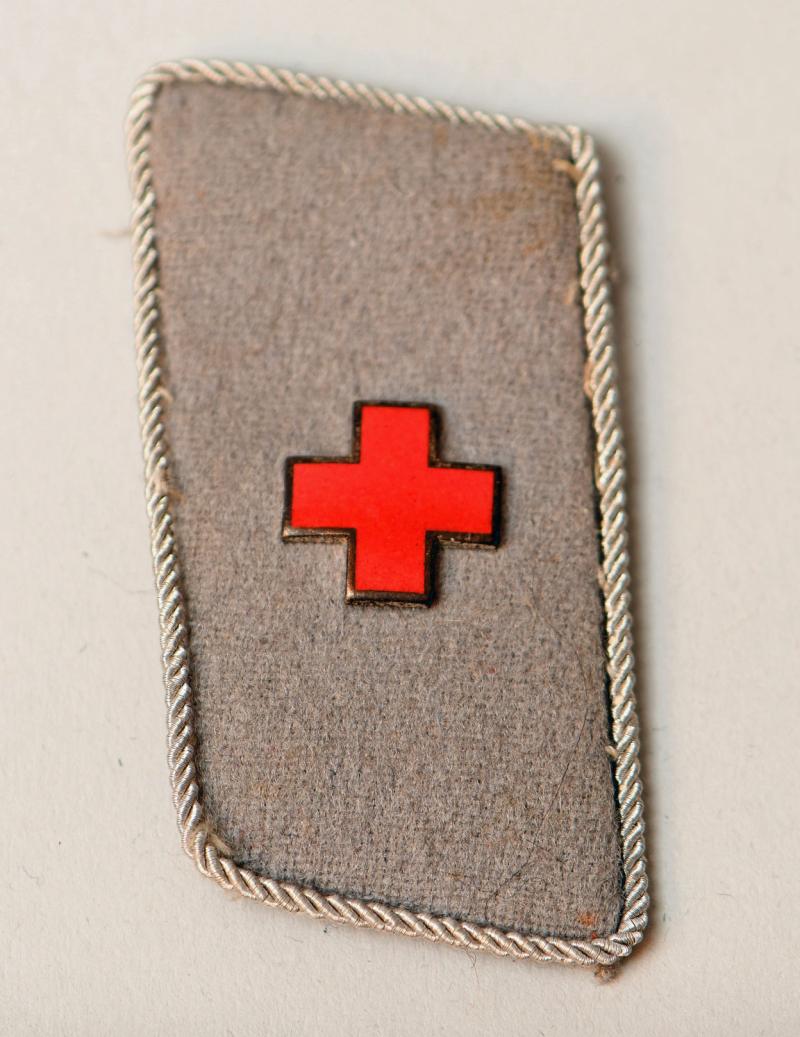 GERMAN WWII SINGLE RED CROSS COLLAR PATCH.