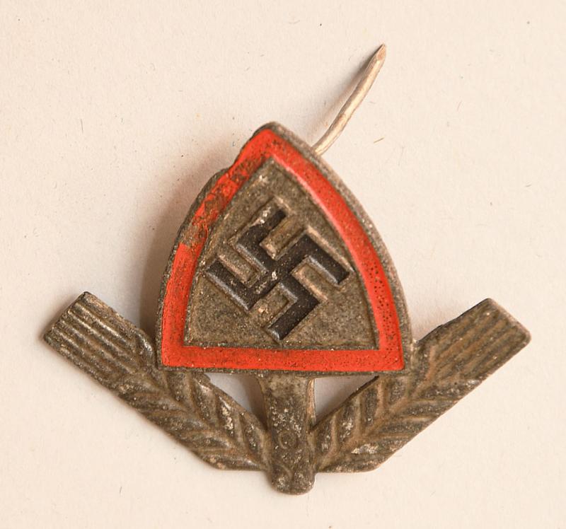 GERMAN WWII RAD CAP BADGE.