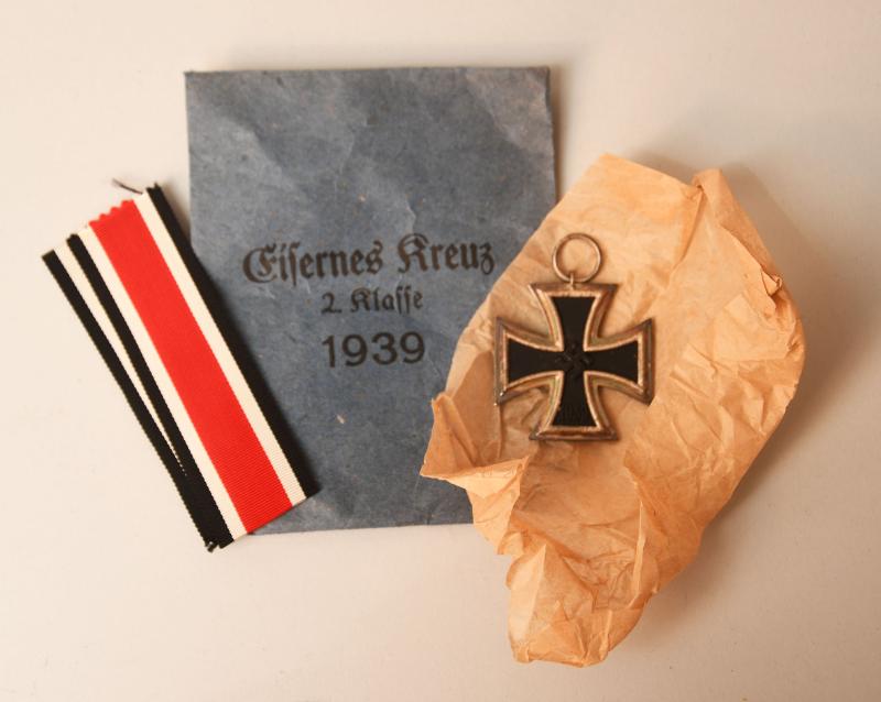 GERMAN WWII IRON CROSS 2ND CLASS, MINT IN ORIGINAL PACKET.