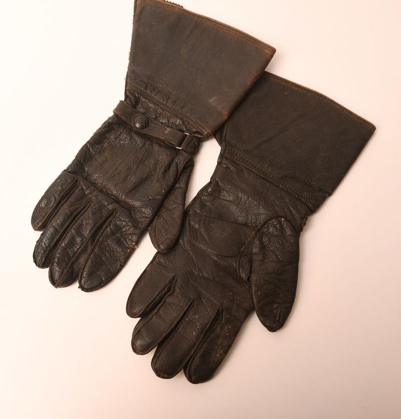 GERMAN WWII LUFTWAFFE FLYING GAUNTLETS.