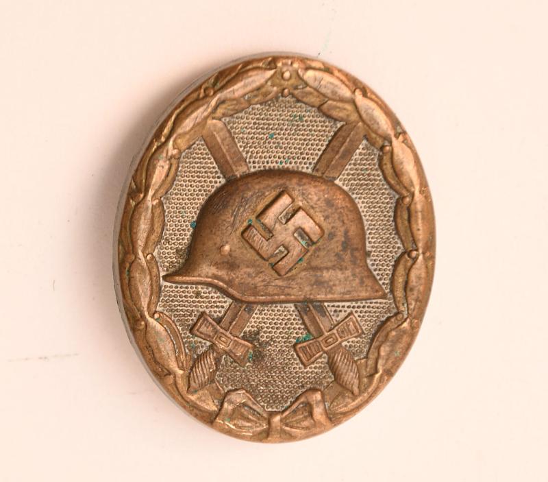 GERMAN WWII WOUND BADGE IN BLACK CONSTRUCTED IN BRASS. AS REMOVED FROM A SOUVENIR BELT.