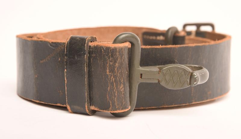 GERMAN WWII MP40 SIX POCKET POUCH STRTAP.