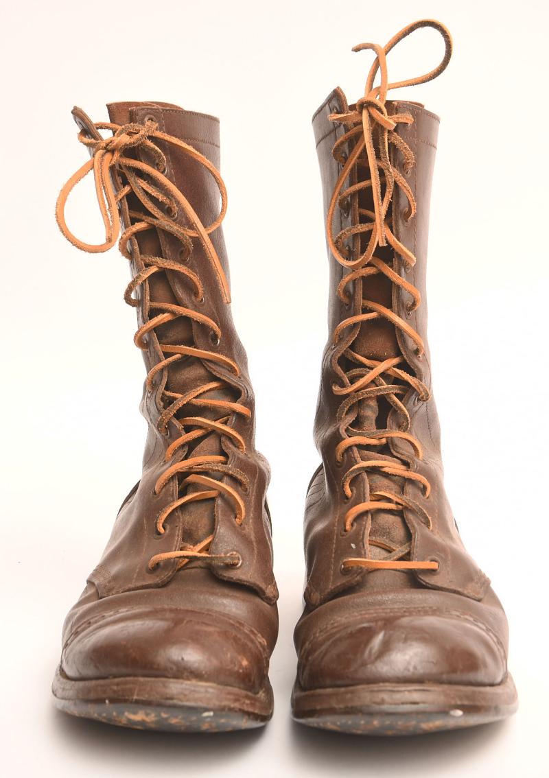 US WWII PARATROOPER BOOTS.