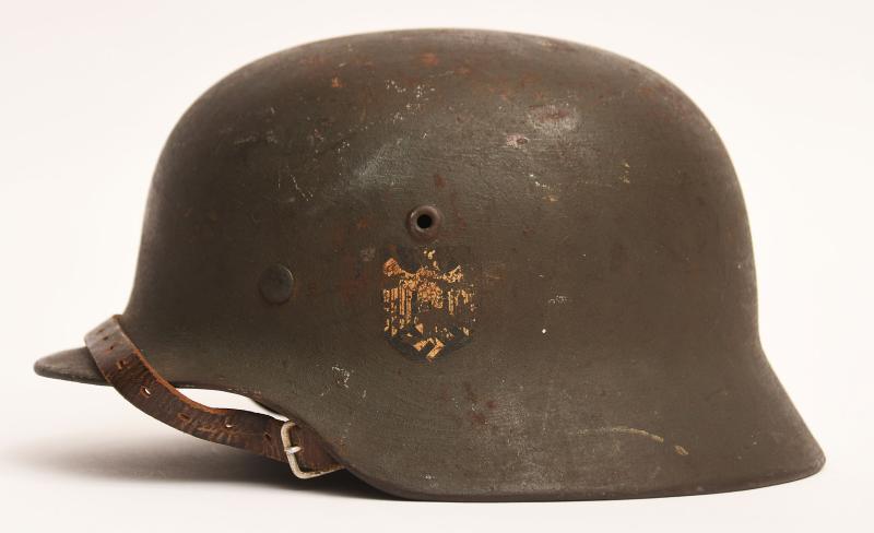 GERMAN WWII SINGLE DECAL ARMY M 40 COMBAT HELMET.