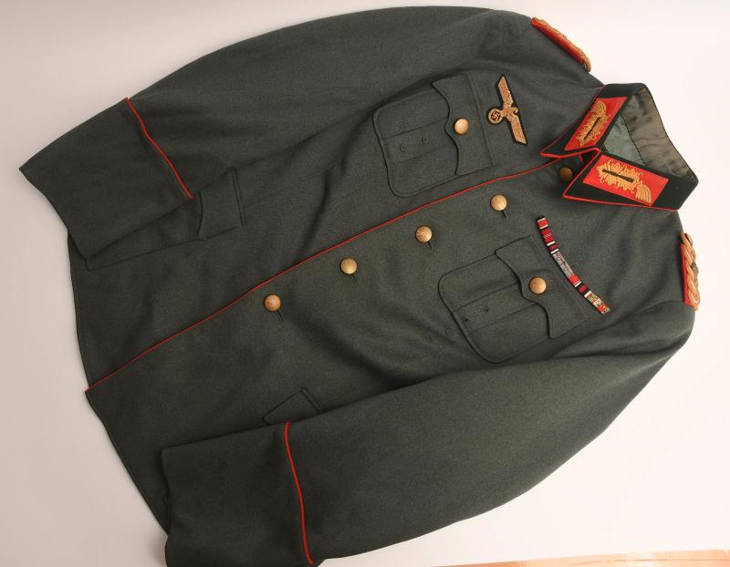 GERMAN WWII ARMY MAJOR GENERAL’S PIPED SERVICE TUNIC.