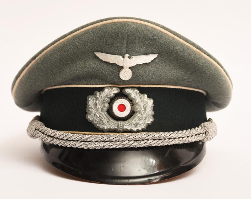 GERMAN WWII ARMY INFANTRY OFFICERS VISOR CAP.