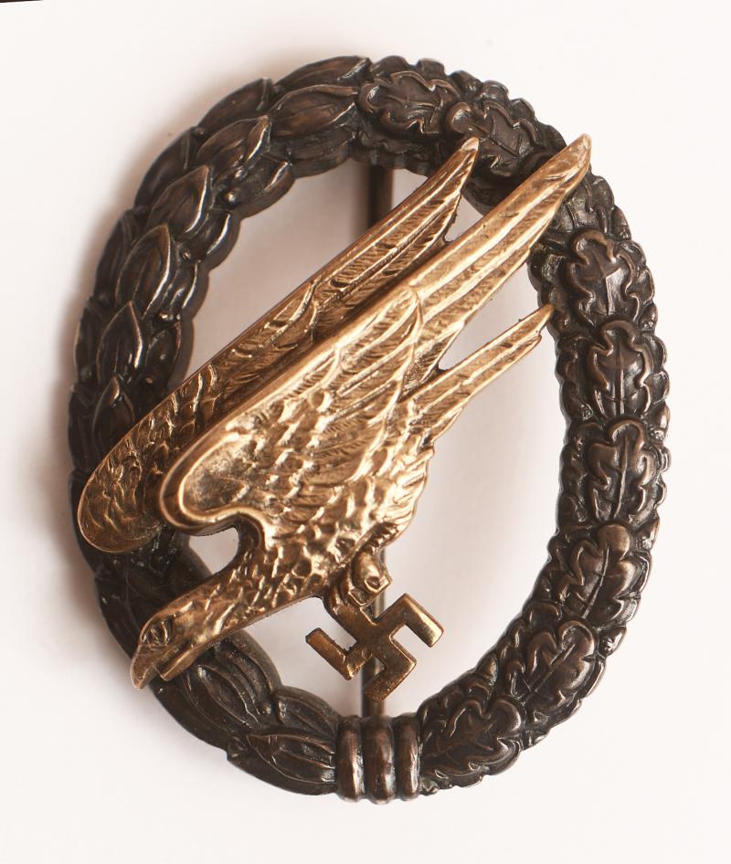 GERMAN WWII LUFTWAFFE PARATROOPER BADGE.