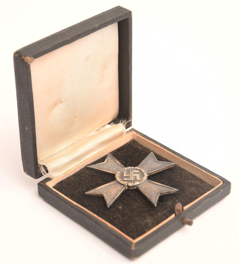 GERMAN WWII WAR SERVICE CROSS 1ST CLASS WITHOUT SWORDS, CASED.