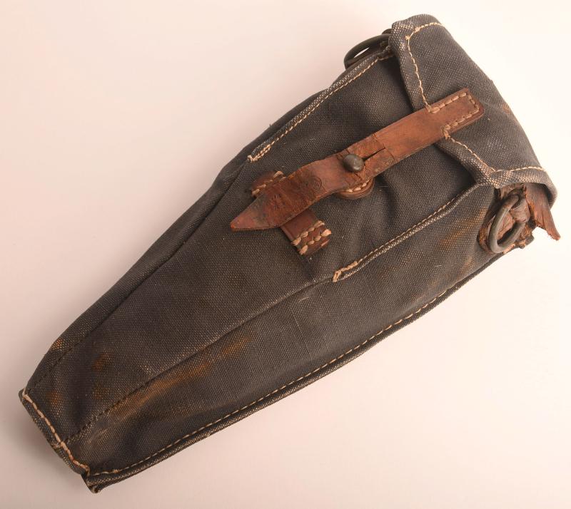 GERMAN WWII RIFLE GRENADE LAUNCHER POUCH.