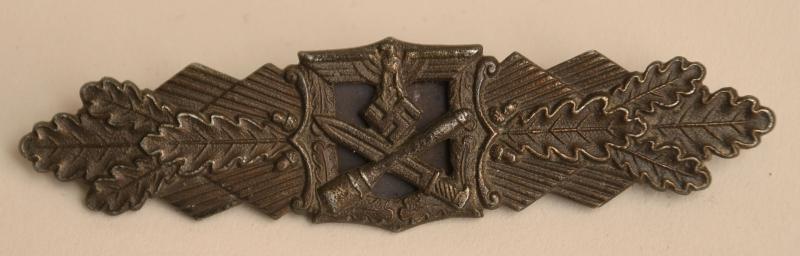 GERMAN WWII CLOSE COMBAT CLASP IN BRONZE.