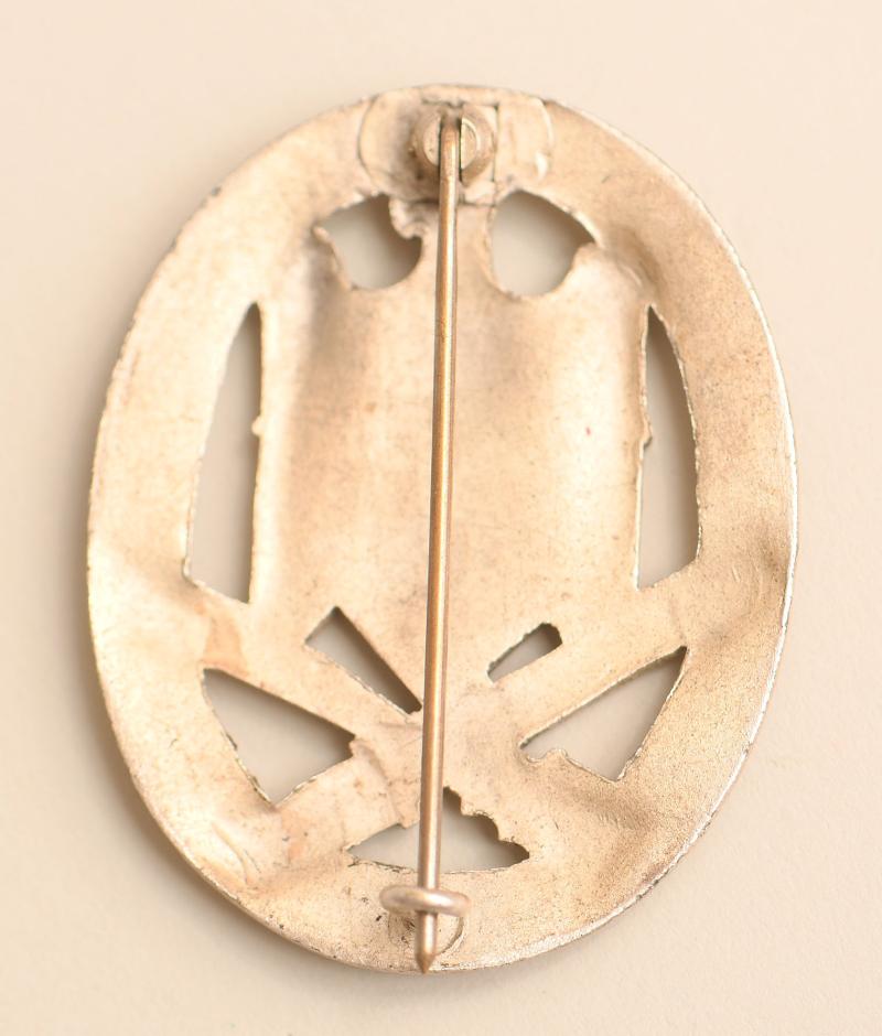 Regimentals | GERMAN WWII ARMED FORCES GENERAL ASSAULT BADGE IN SILVER.