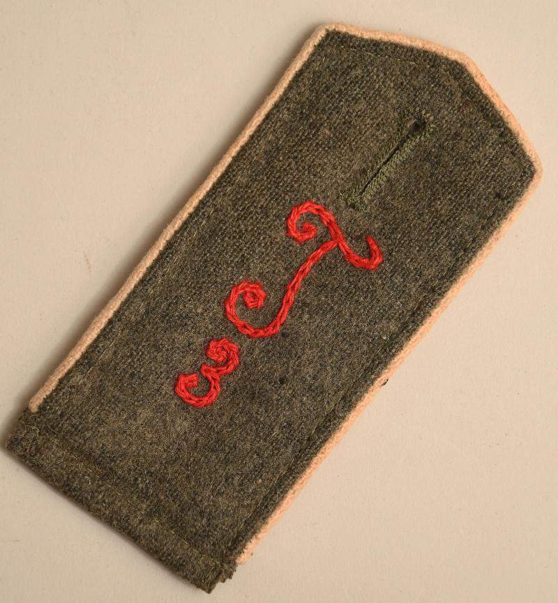 GERMAN WWI M15 WHITE PIPED SHOULDER BOARD.