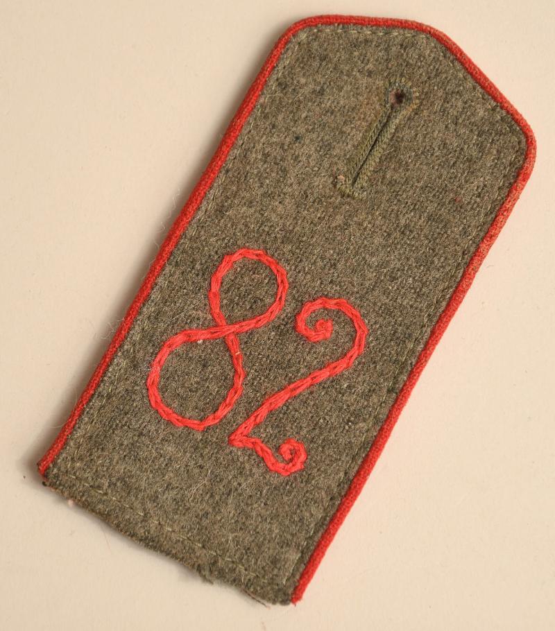 GERMAN WWI M.15 RED PIPED SHOULDER BOARD.