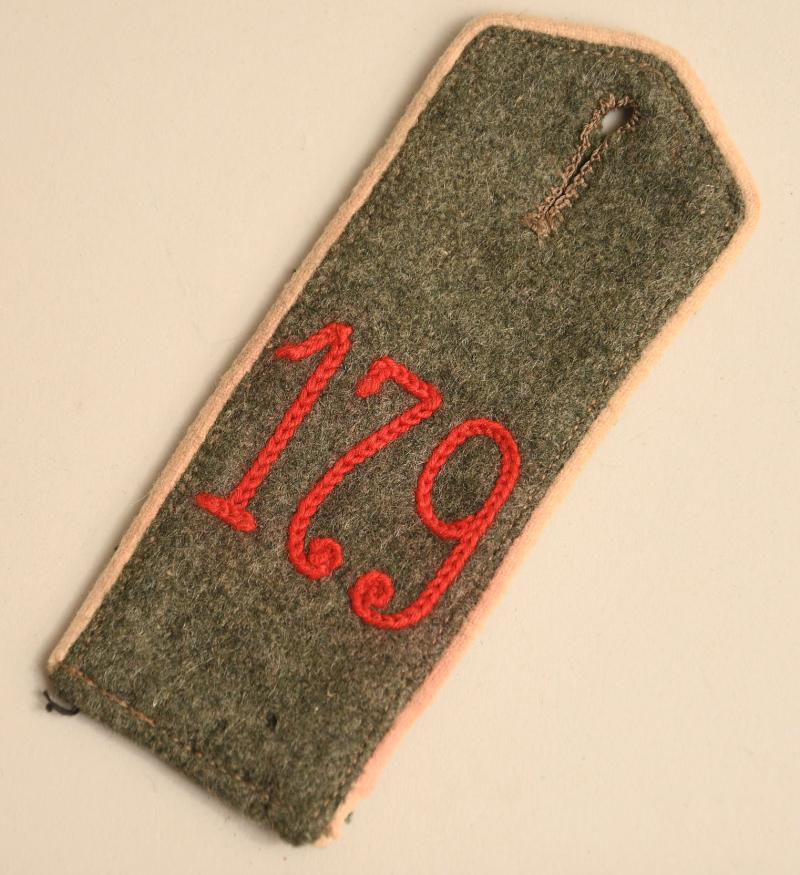 GERMAN WWI M.15 WHITE PIPED SHOULDER BOARD.