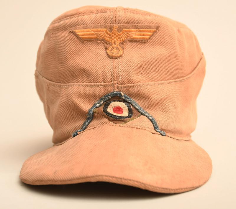 GERMAN WWII KRIEGSMARINE TROPICAL FIELD CAP WITH SOUTACHE.