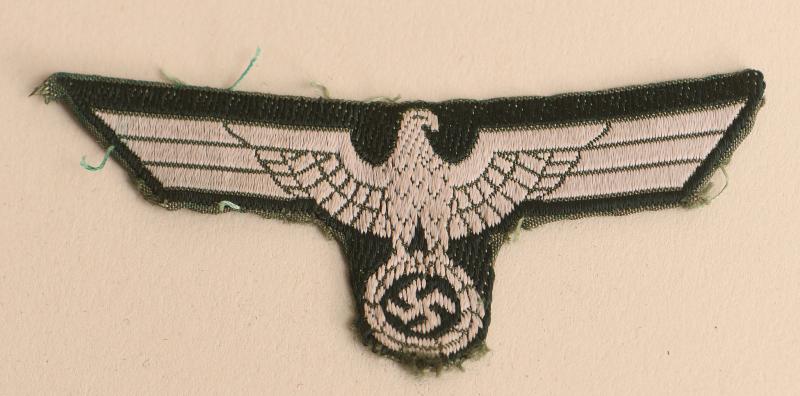 GERMAN WWII ARMY 6CM WIDTH OF WINGSPAN OVERSEAS OR M 43 CAP EAGLE.