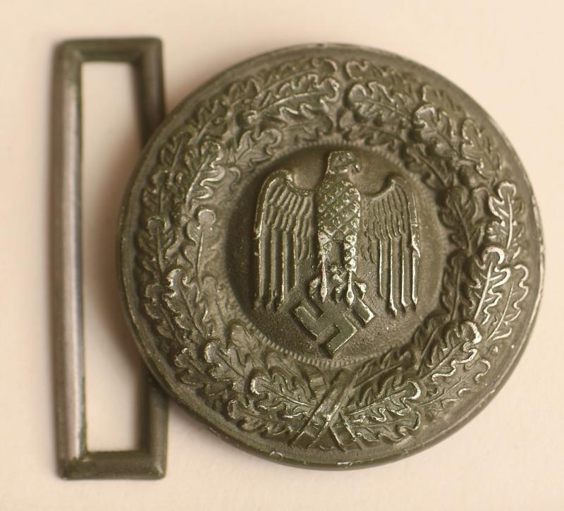 GERMAN WWII ARMY OFFICERS TROPICAL BELT BUCKLE.