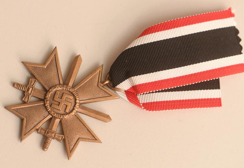 GERMAN WWII WAR SERVICE CROSS SECOND CLASS WITH SWORDS MINT.