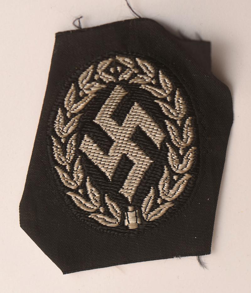 GERMAN WWII UKRAINIAN SCHUMA  MANS CAP INSIGNIA.