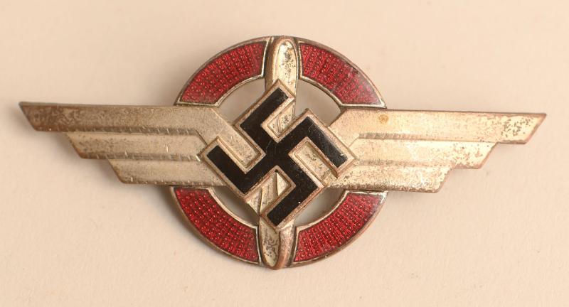 GERMAN WWII DLV CAP INSIGNIA.