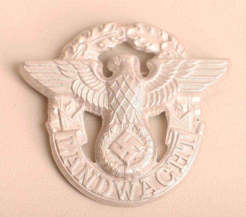 GERMAN DUTCH WWII POLICE LANDWACHT CAP BADGE.