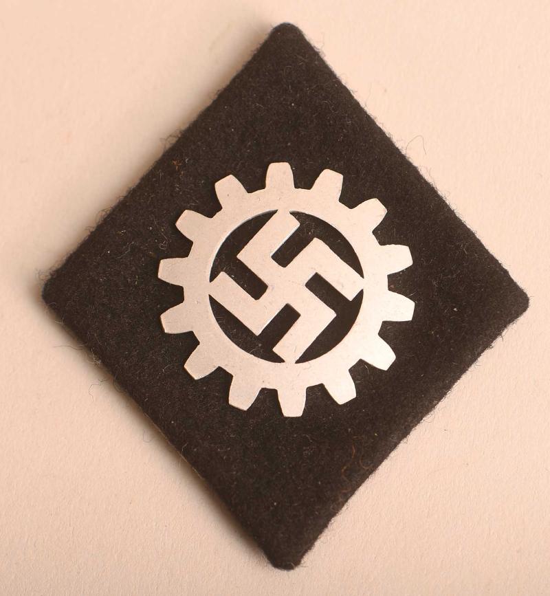 GERMAN WWII DAF WALTER SLEEVE INSIGNIA.