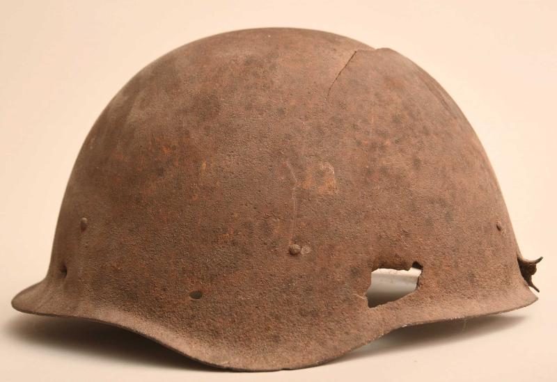 RUSSIAN WWII  RELIC ARMY HELMET.